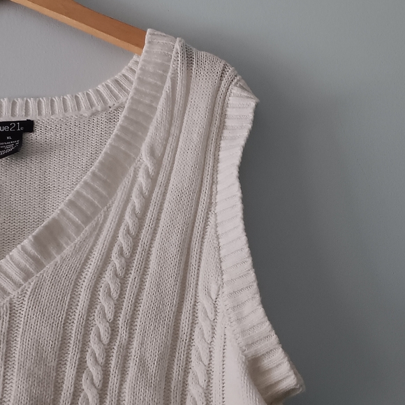 Rue21 White Cable Knit Sweater Vest V-Neck Cropped XL - Picture 4 of 7
